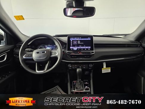 New 2026 Jeep Compass Latitude image 28