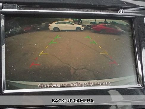 Used 2018 Nissan Rogue SV AWD/4WD image 3