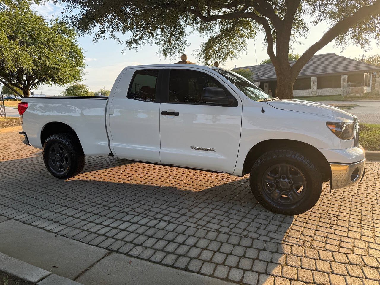 Used 2010 Toyota Tundra 2WD Double Cab image 2