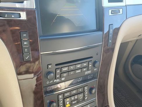Used 2012 Cadillac Escalade Premium image 18