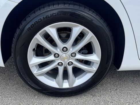 Used 2017 Chevrolet Malibu LT FWD image 13