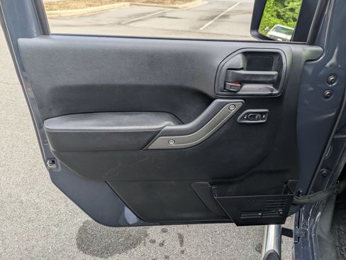 Used 2018 Jeep Wrangler Unlimited Sport AWD/4WD image 15