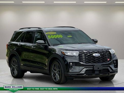 Used 2025 Ford Explorer ST AWD/4WD image 1