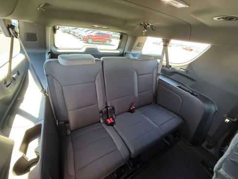 New 2026 Chevrolet Suburban LS image 18