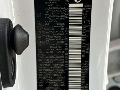 Used 2024 Toyota Corolla LE FWD image 28