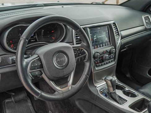 Used 2018 Jeep Grand Cherokee Limited image 9