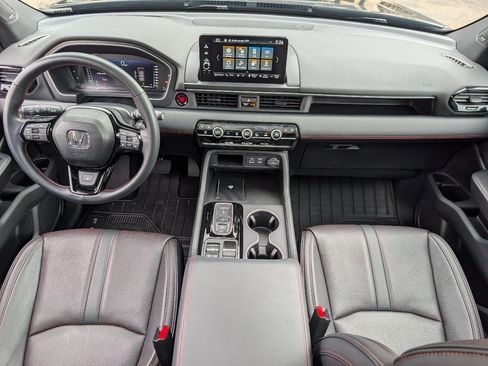 Used 2025 Honda Pilot Black Edition image 4