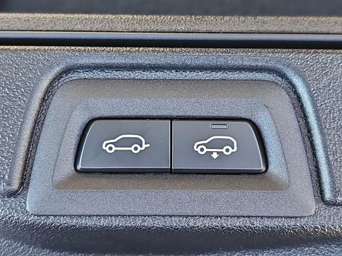 Used 2025 BMW X7 M60i image 15