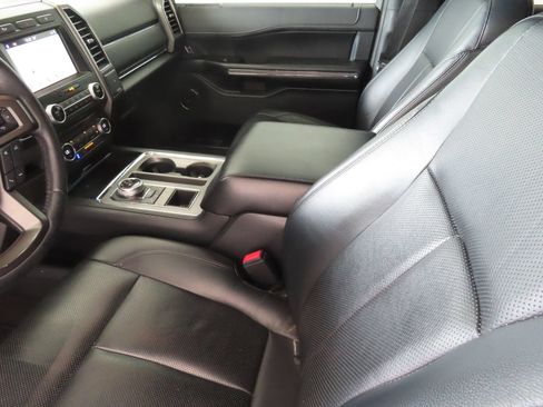 Used 2018 Ford Expedition XLT w/ Equipment Group 202A RWD image 22