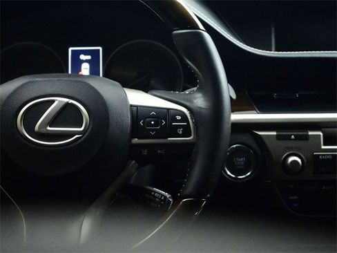 Used 2016 Lexus ES 350 w/ Luxury Package w/Wood Trim image 11