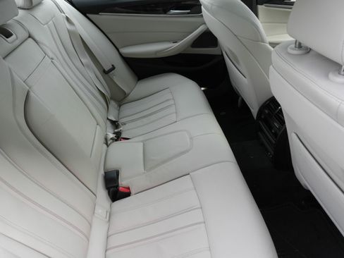 Certified 2023 BMW 540i w/ Executive Package image 35