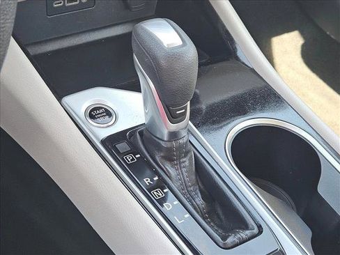 Used 2024 Nissan Altima 2.5 SV FWD image 16