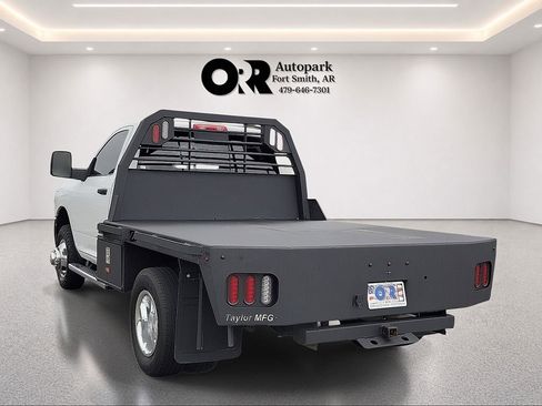 Used 2024 RAM 3500 Tradesman w/ Chrome Appearance Group AWD/4WD image 4