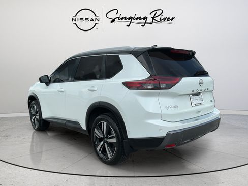 Certified 2025 Nissan Rogue SL w/ SL Premium Package FWD image 5