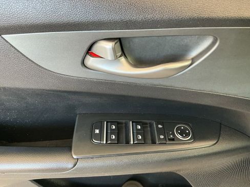Used 2020 Kia Forte LXS FWD image 18