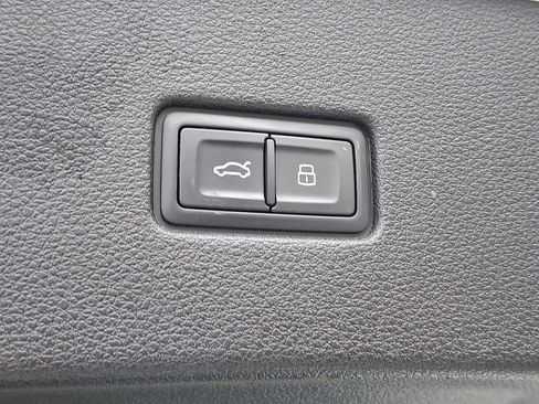 Used 2021 Audi Q8 Premium Plus w/ Premium Plus Package image 31