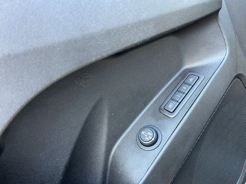 Used 2021 Chevrolet Equinox Premier image 31