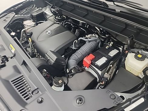 Used 2022 Toyota Highlander XLE image 42