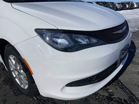 Used 2024 Chrysler Voyager LX image 35