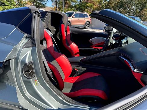 Used 2024 Chevrolet Corvette Stingray Premium Conv w/ Z51 Performance Package image 8