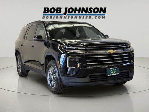 Used 2025 Chevrolet Traverse LT AWD/4WD image 3