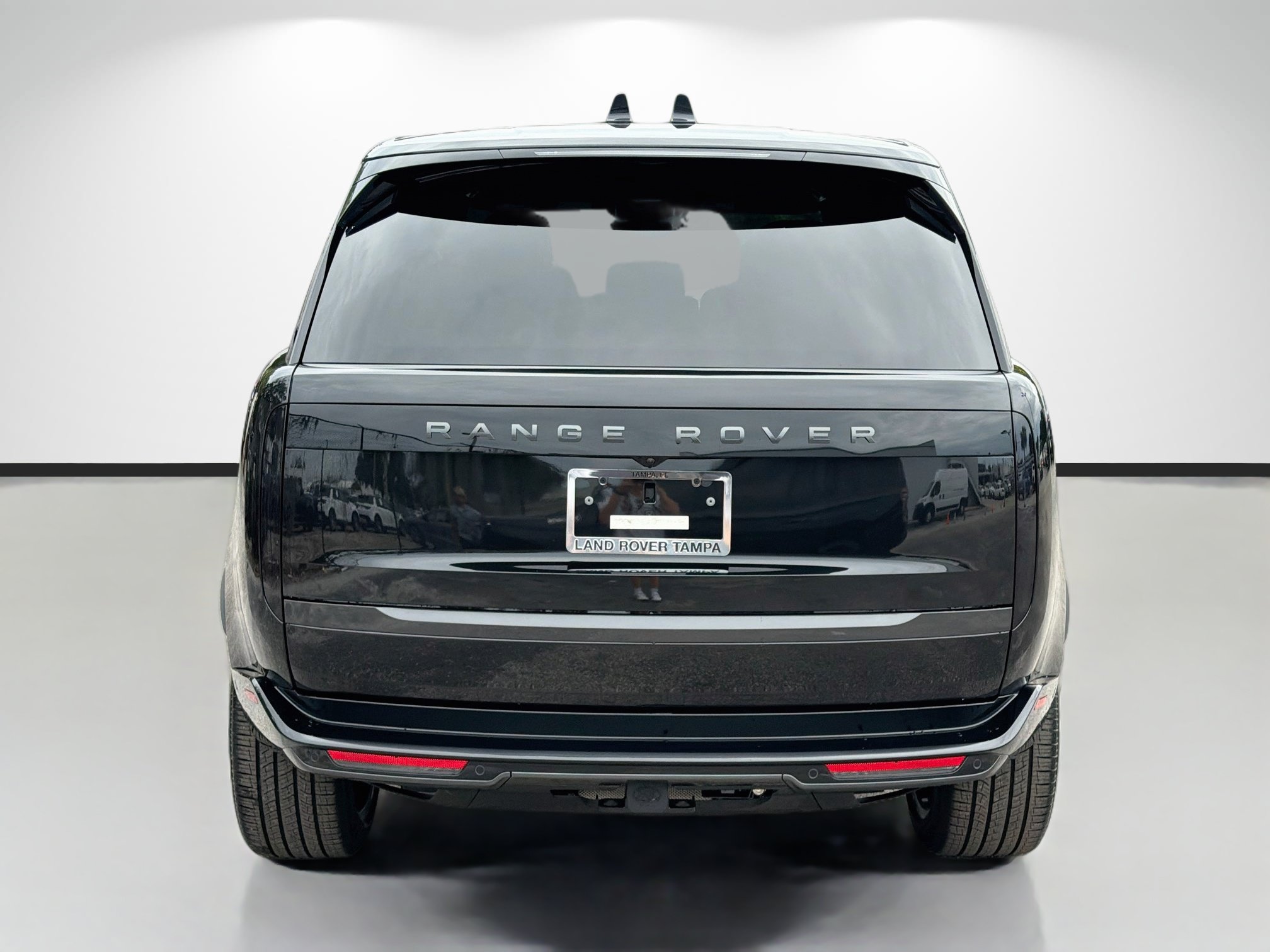 New 2026 Land Rover Range Rover Long Wheelbase SE AWD/4WD image 4