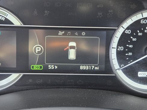 Certified 2017 Kia Niro EX image 23