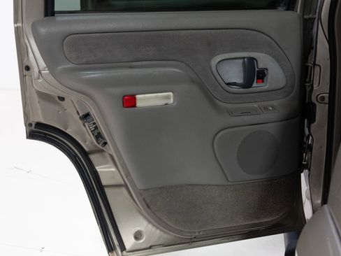 Used 2000 Chevrolet Tahoe Z71 w/ Comfort & Security Pkg image 25