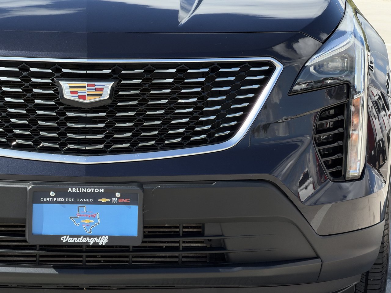Certified 2023 Cadillac XT4 Luxury w/ Cold Weather Package FWD image 9