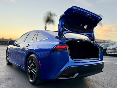 Used 2021 Toyota Mirai RWD image 9