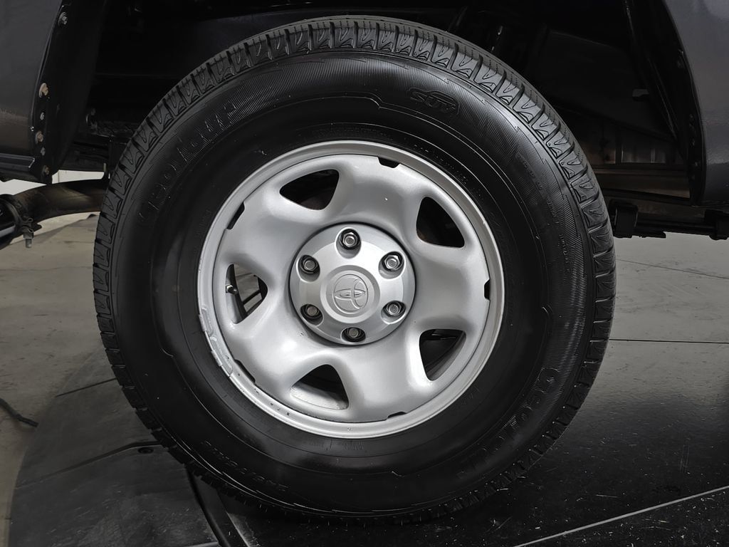 Used 2021 Toyota Tacoma SR5 RWD image 29