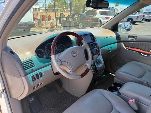 Used 2005 Toyota Sienna XLE Limited AWD/4WD image 17