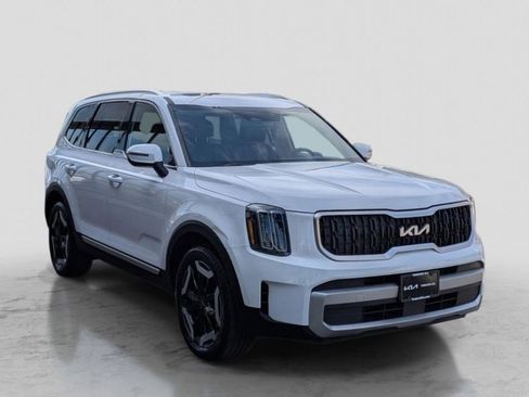 Certified 2023 Kia Telluride EX w/ EX Captain's Chair Package AWD/4WD image 4
