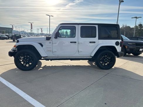 Used 2023 Jeep Wrangler Unlimited Sahara image 5