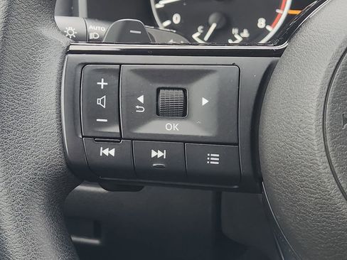 Used 2023 Nissan Rogue SV image 27