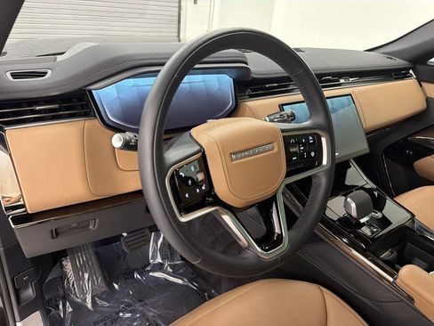 Used 2024 Land Rover Range Rover Sport SE AWD/4WD image 4