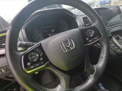 Used 2023 Honda Odyssey Elite image 14