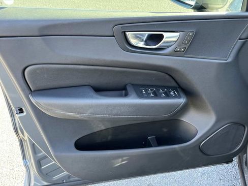 Used 2020 Volvo XC60 T5 Momentum image 24