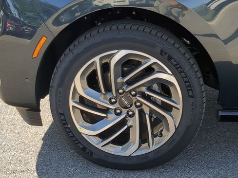 New 2025 Lincoln Navigator Reserve image 9