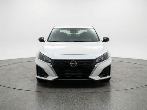 Used 2025 Nissan Altima 2.5 SV image 2
