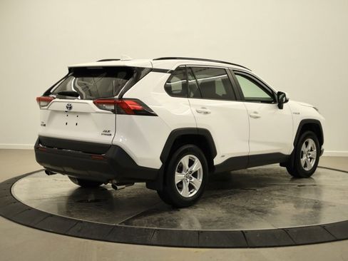 Used 2020 Toyota RAV4 XLE image 3