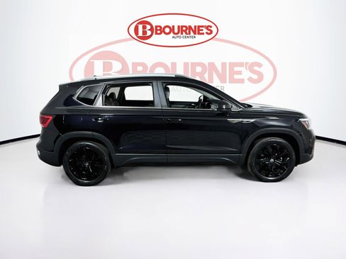 Used 2023 Volkswagen Taos SE w/ Panoramic Sunroof Package AWD/4WD image 11