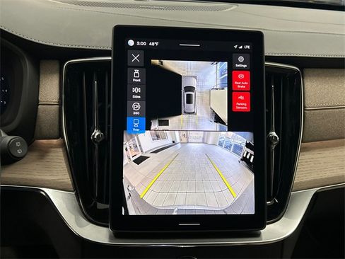 Certified 2025 Volvo XC90 B6 Plus image 16