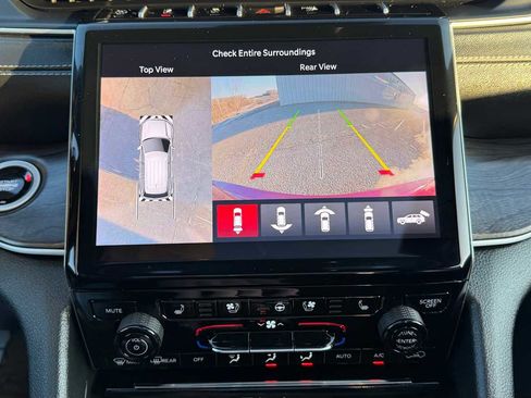 Used 2024 Jeep Grand Cherokee Limited w/ Luxury Tech Group II image 21