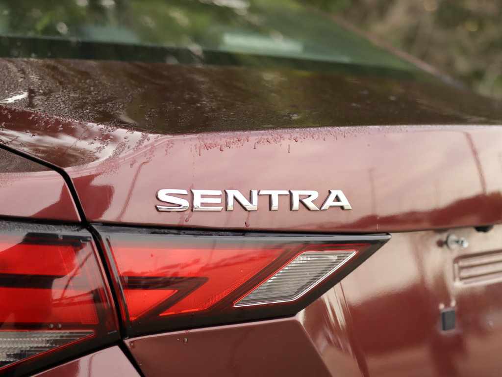 Used 2024 Nissan Sentra SV FWD image 29