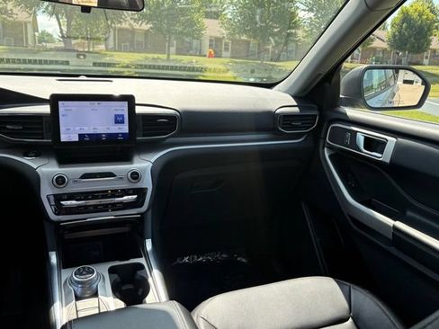 Used 2020 Ford Explorer XLT w/ Equipment Group 202A AWD/4WD image 27