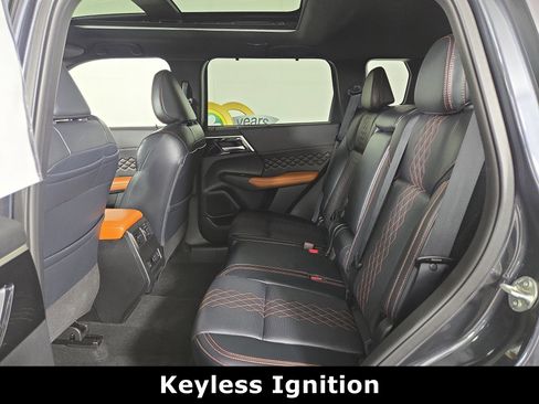 Used 2024 Mitsubishi Outlander SEL AWD/4WD image 11