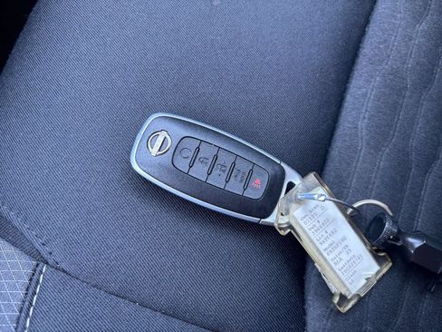 Used 2025 Nissan Pathfinder SV FWD image 21