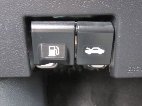 Used 2024 Nissan Versa SV image 30