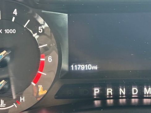 Used 2016 Ford Expedition XLT image 12